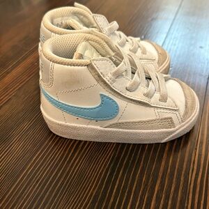 Nike baby 5c white and light blue high tops